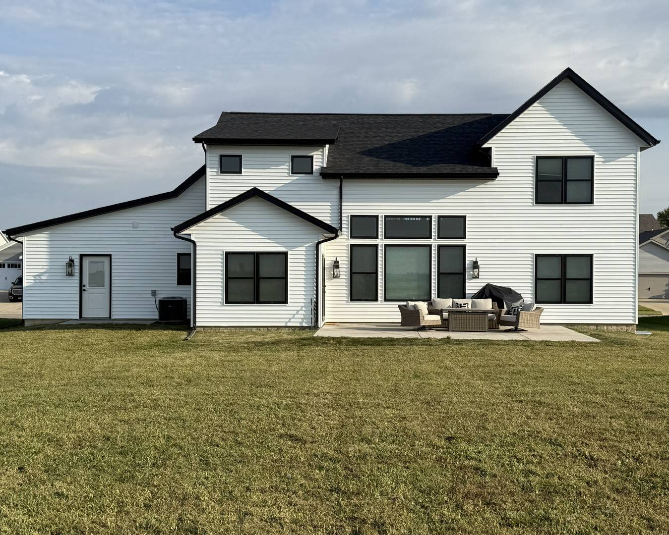 237 W Torrey Pines DR, Eldridge, IA 52748