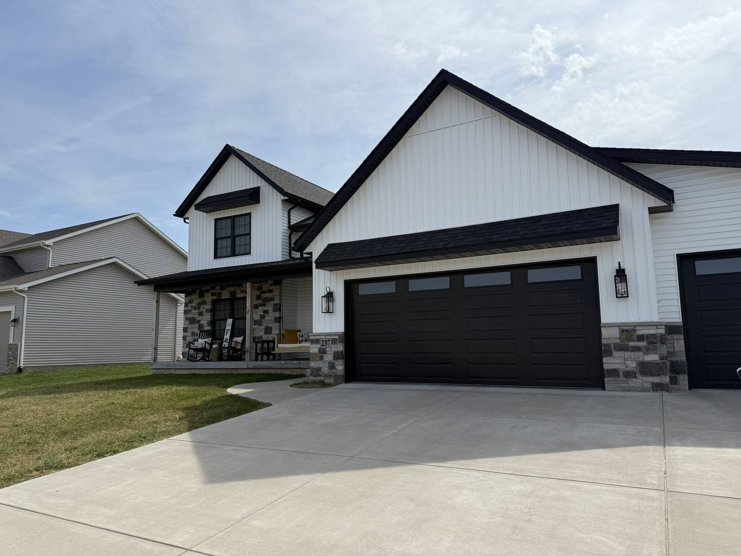 237 W Torrey Pines DR, Eldridge, IA 52748