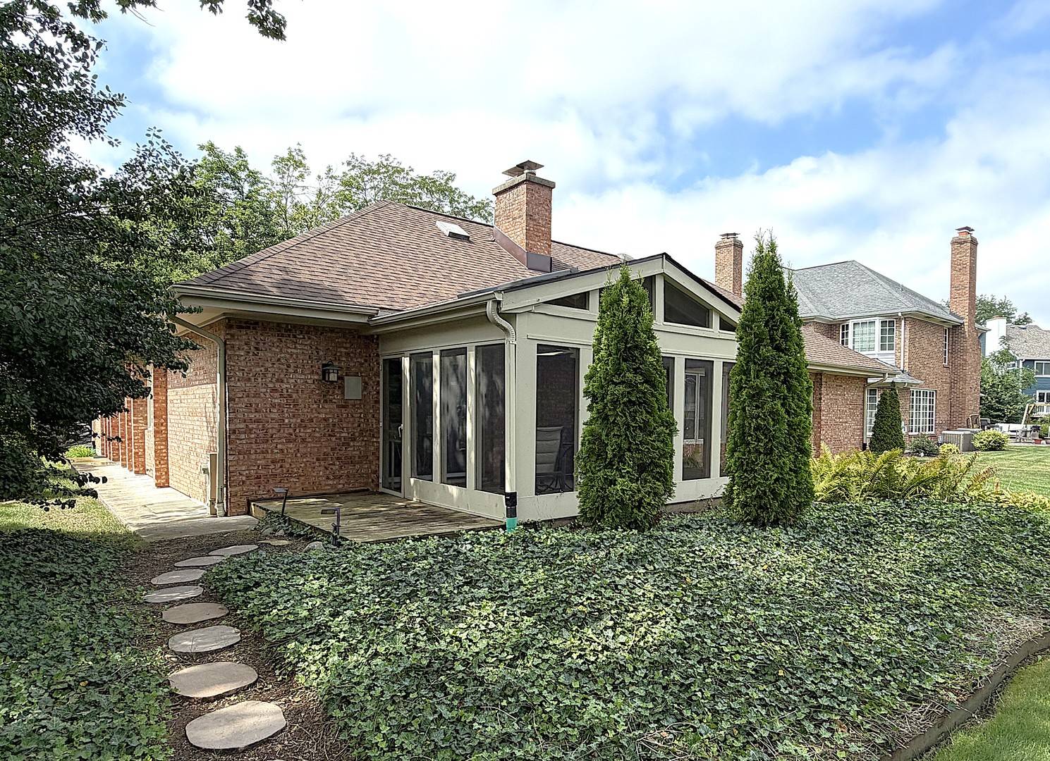 2S015 Ironwood LN, Wheaton, IL 60189