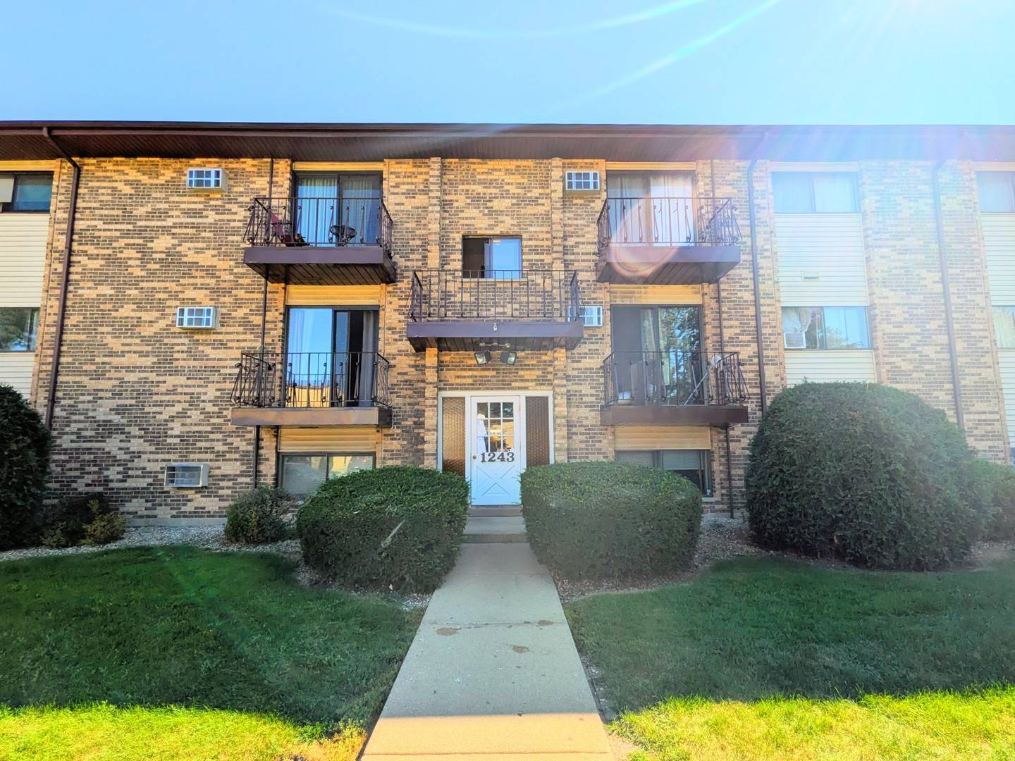 1243 Brown ST #2G, Des Plaines, IL 60016