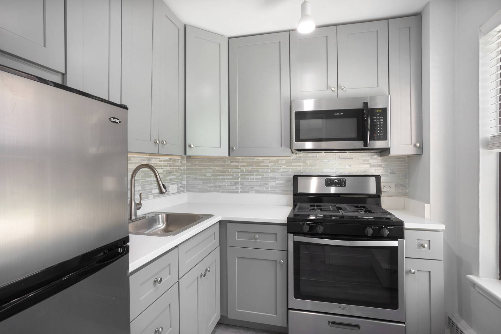 5858 N Sheridan RD #206, Chicago, IL 60660