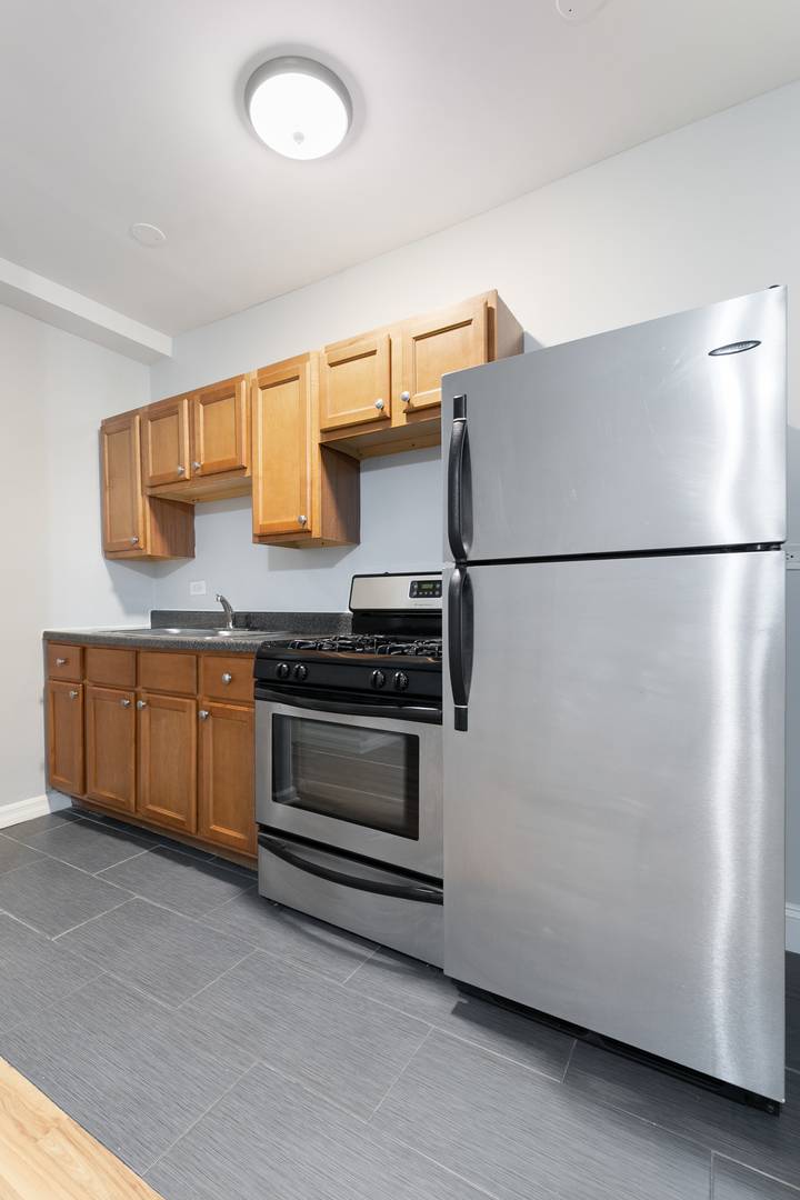 5860 N Kenmore AVE #206, Chicago, IL 60660