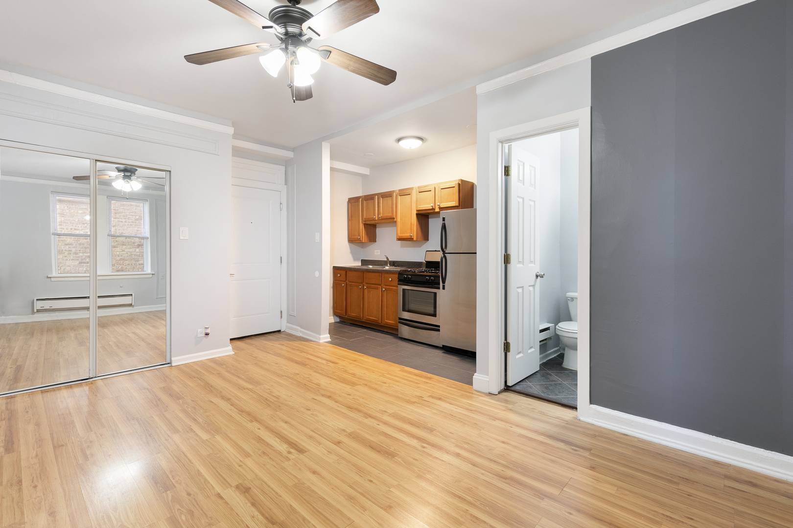 5860 N Kenmore AVE #206, Chicago, IL 60660