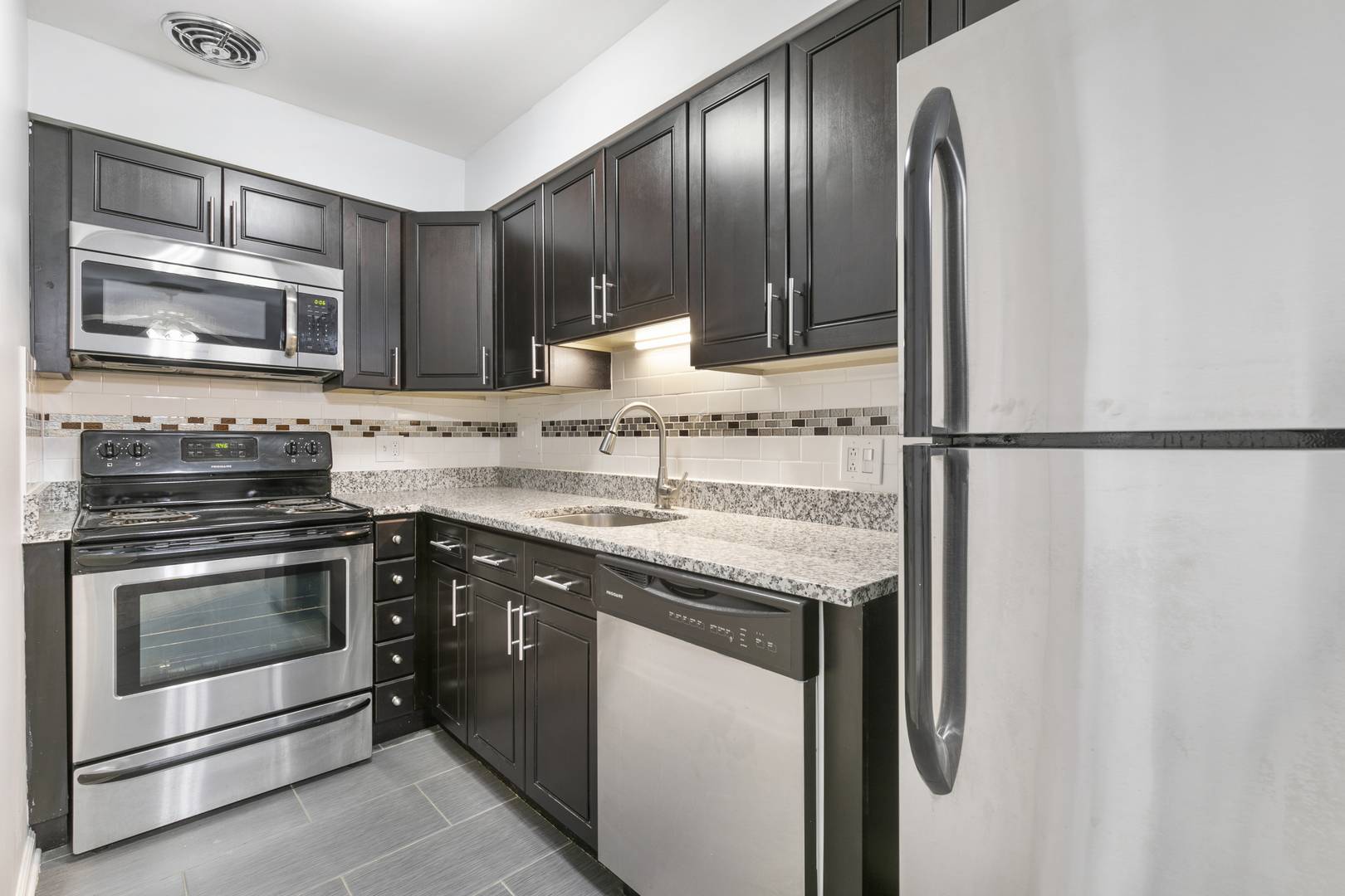 6001 N Kenmore AVE #206, Chicago, IL 60660