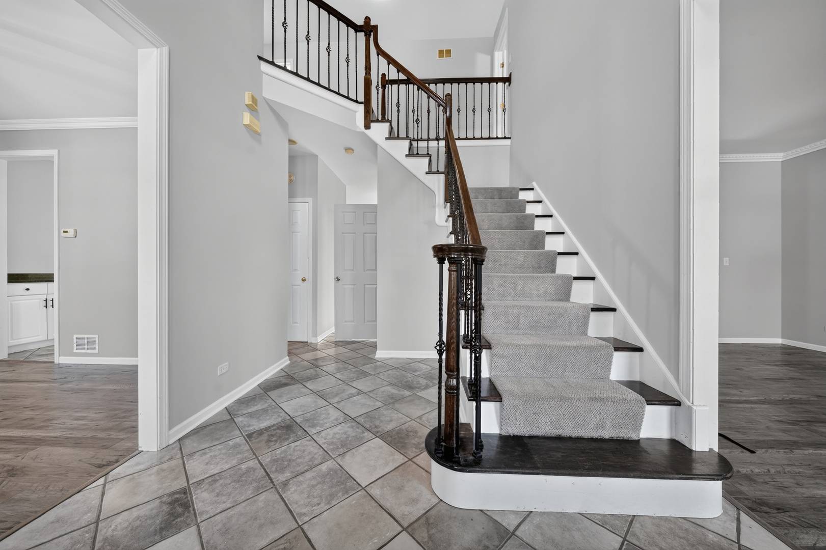17 Chapel Hill CT, Westmont, IL 60559