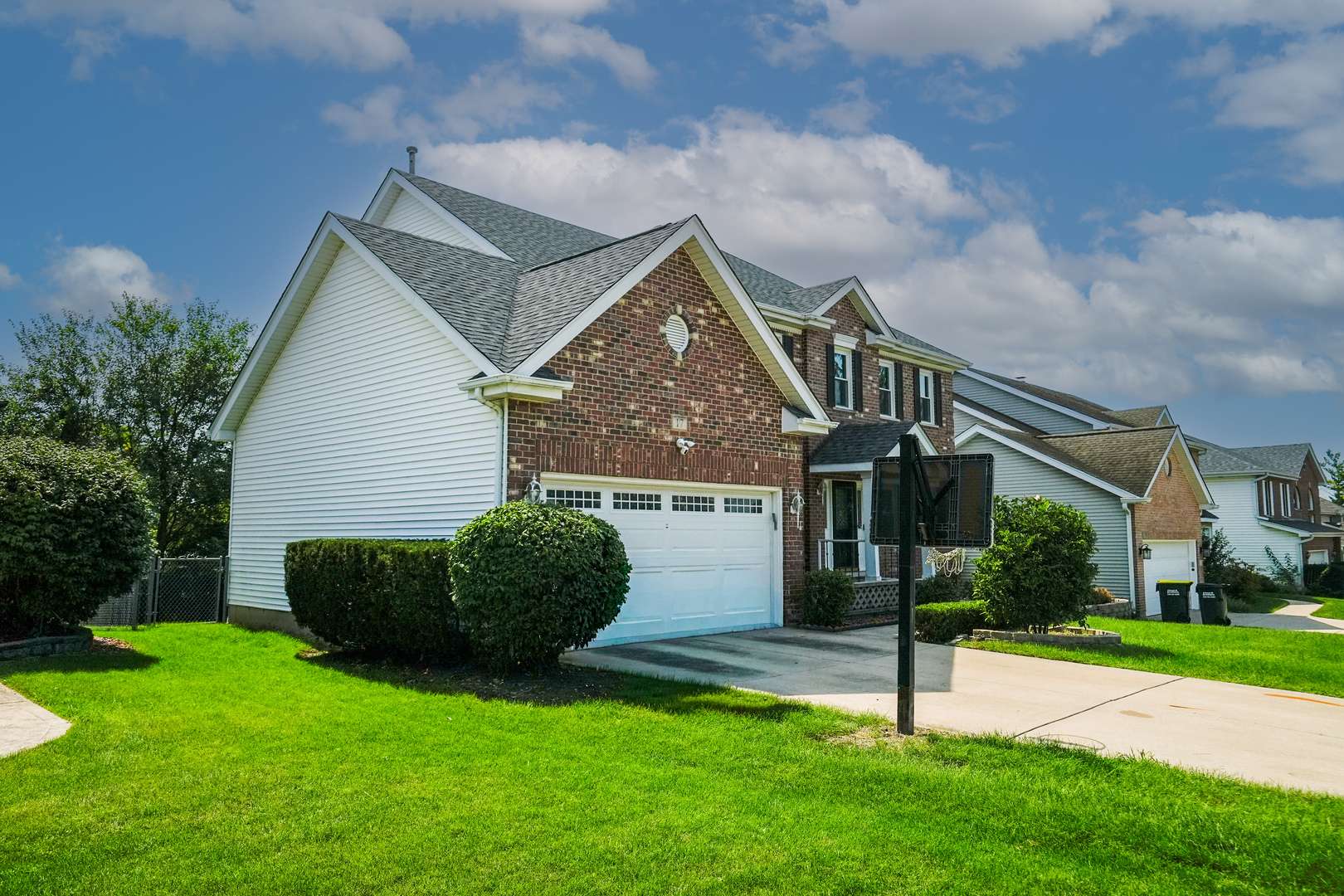 17 Chapel Hill CT, Westmont, IL 60559