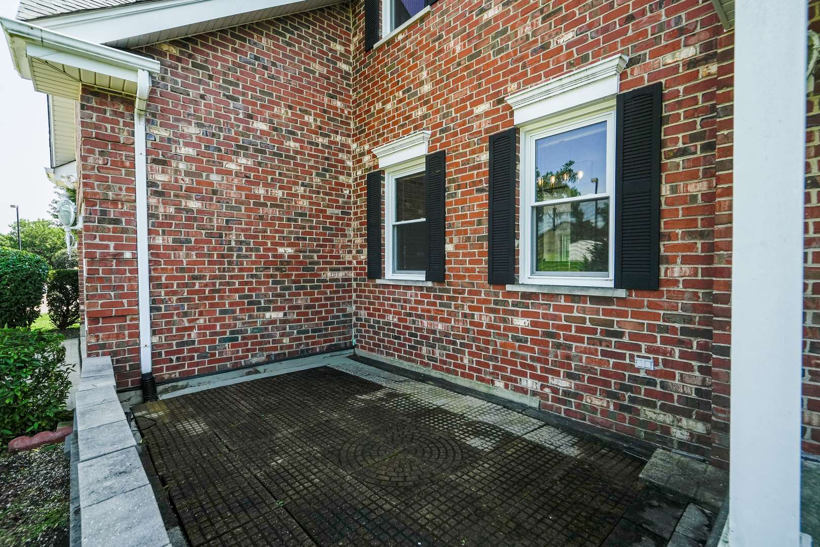 17 Chapel Hill CT, Westmont, IL 60559