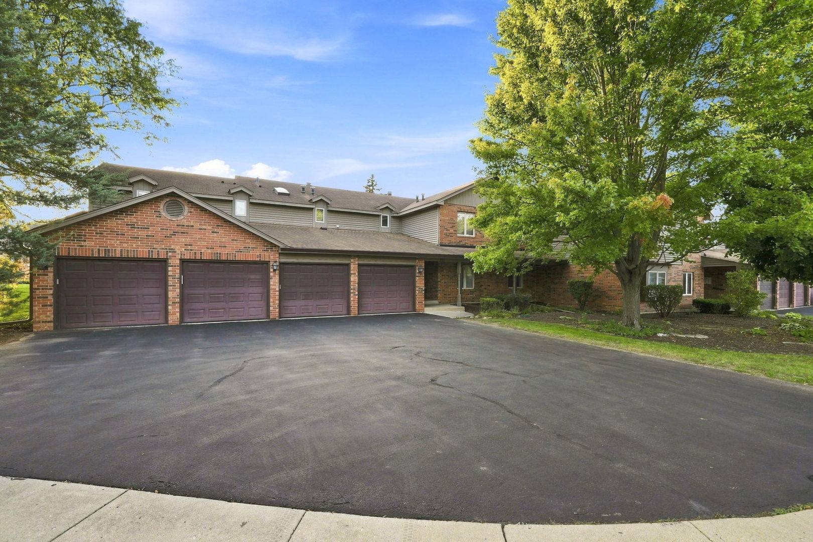 981 West CT #A, Naperville, IL 60563