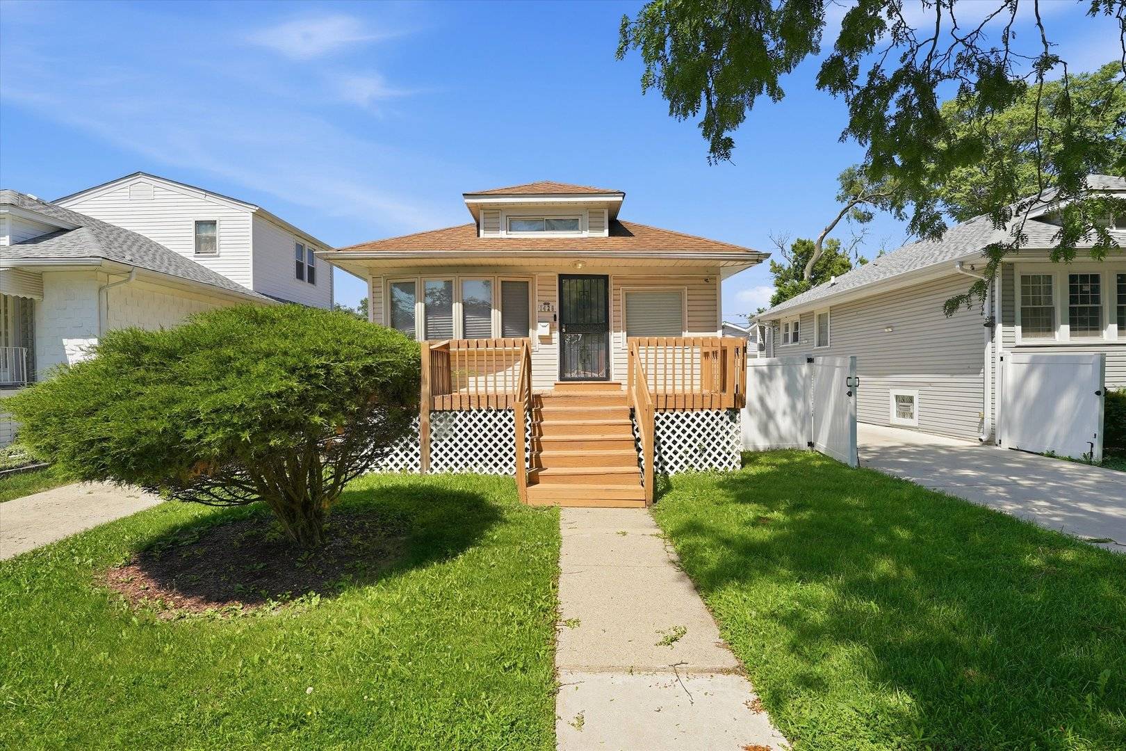 1426 S 18th AVE, Maywood, IL 60153