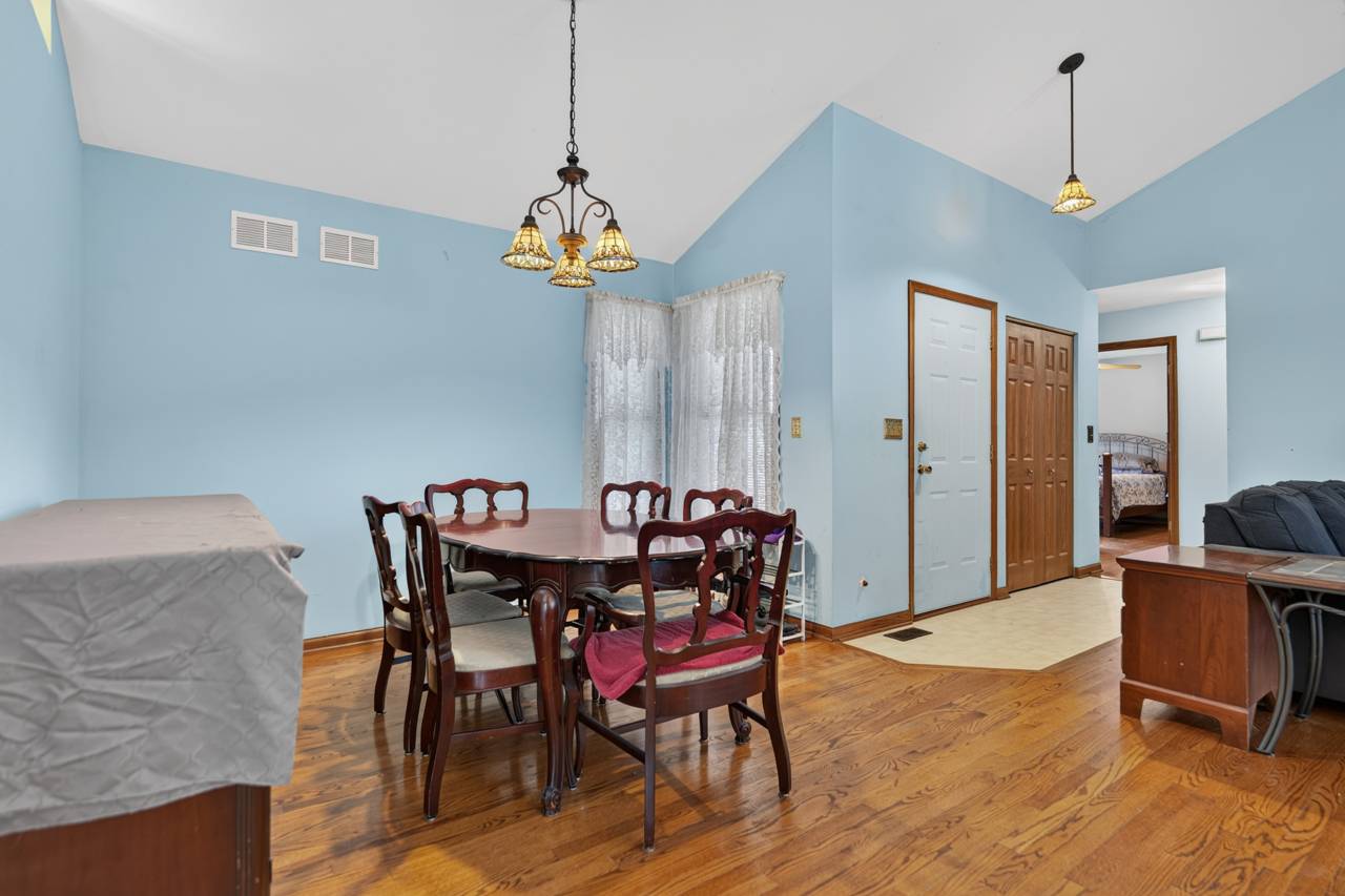 2400 Winfield LN, Belvidere, IL 61008