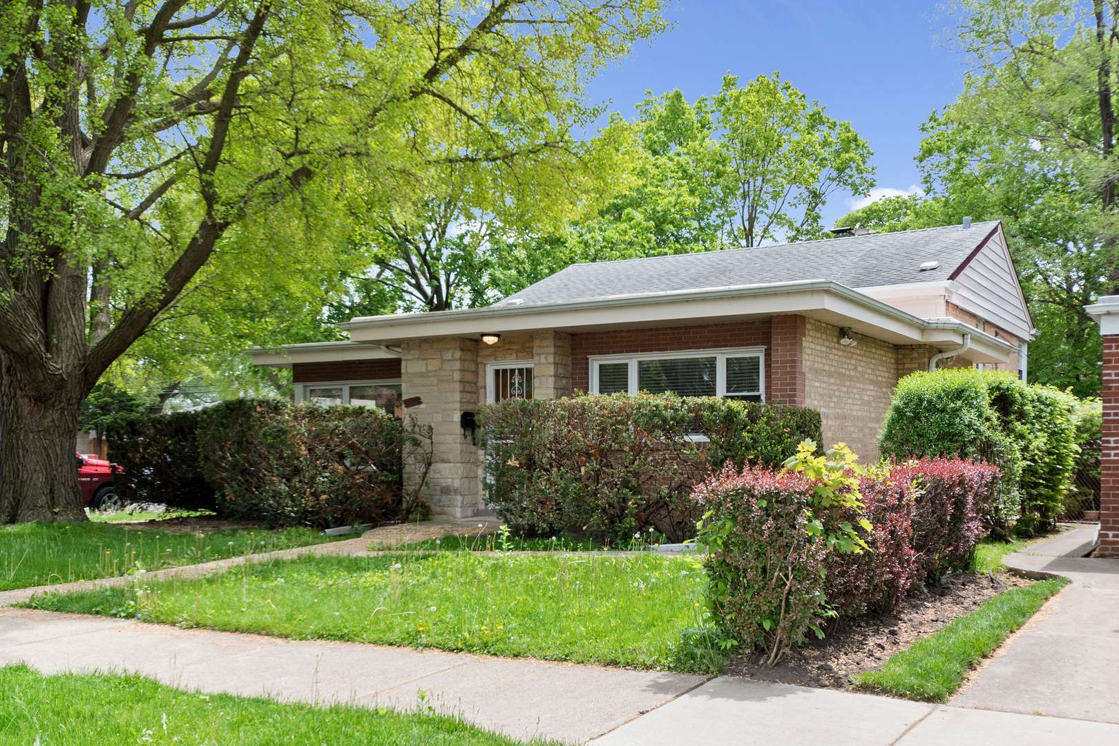 3001 W Chase AVE, Chicago, IL 60645