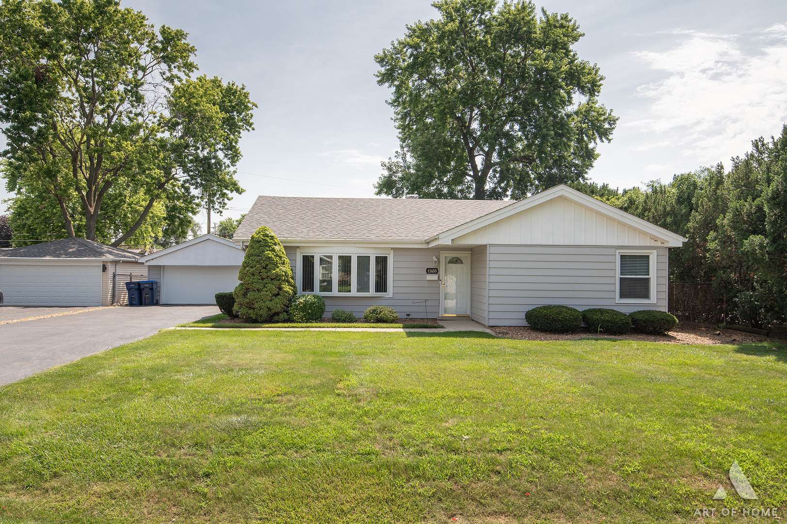 11655 S Nagle AVE, Worth, IL 60482