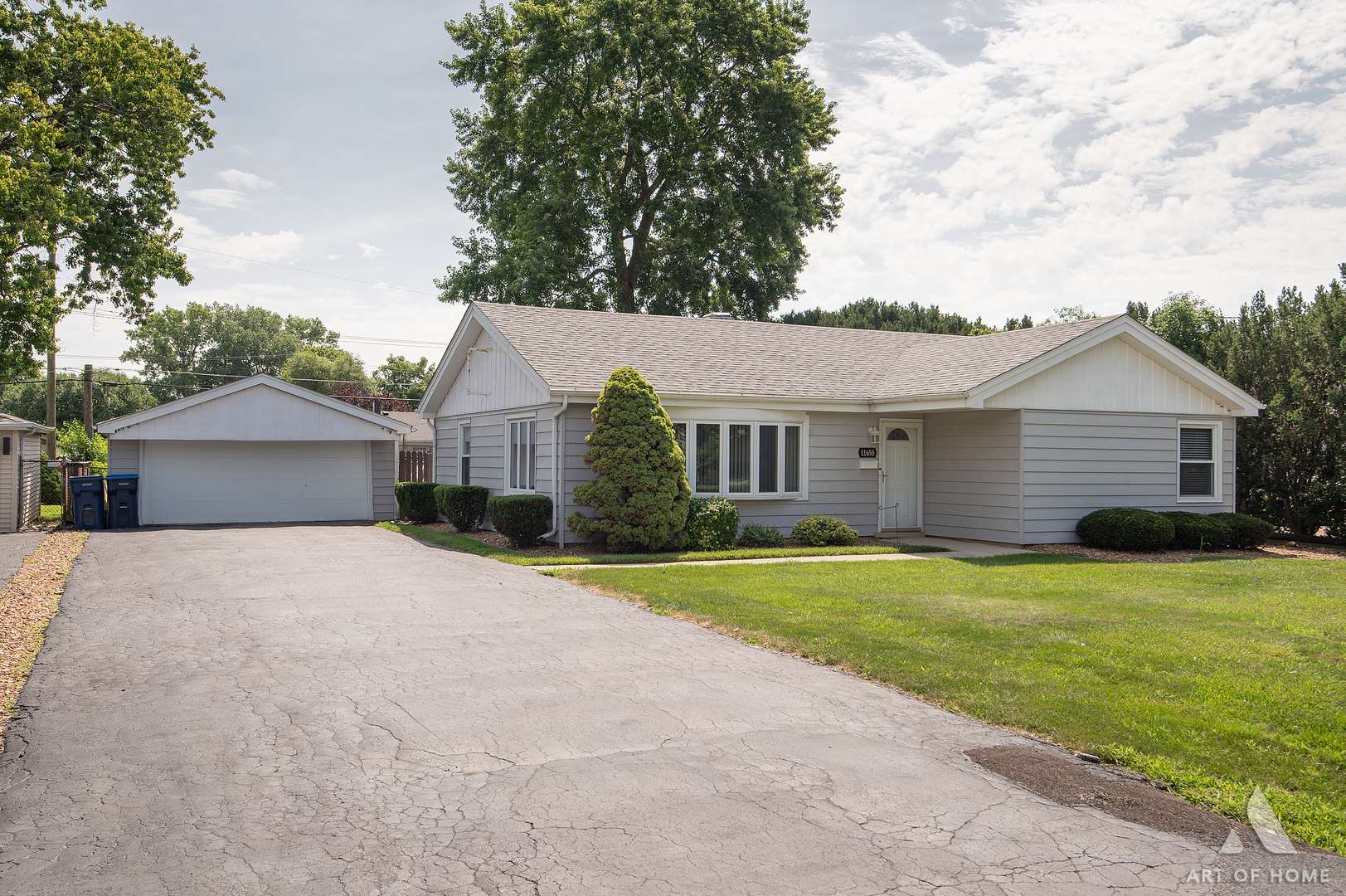 11655 S Nagle AVE, Worth, IL 60482