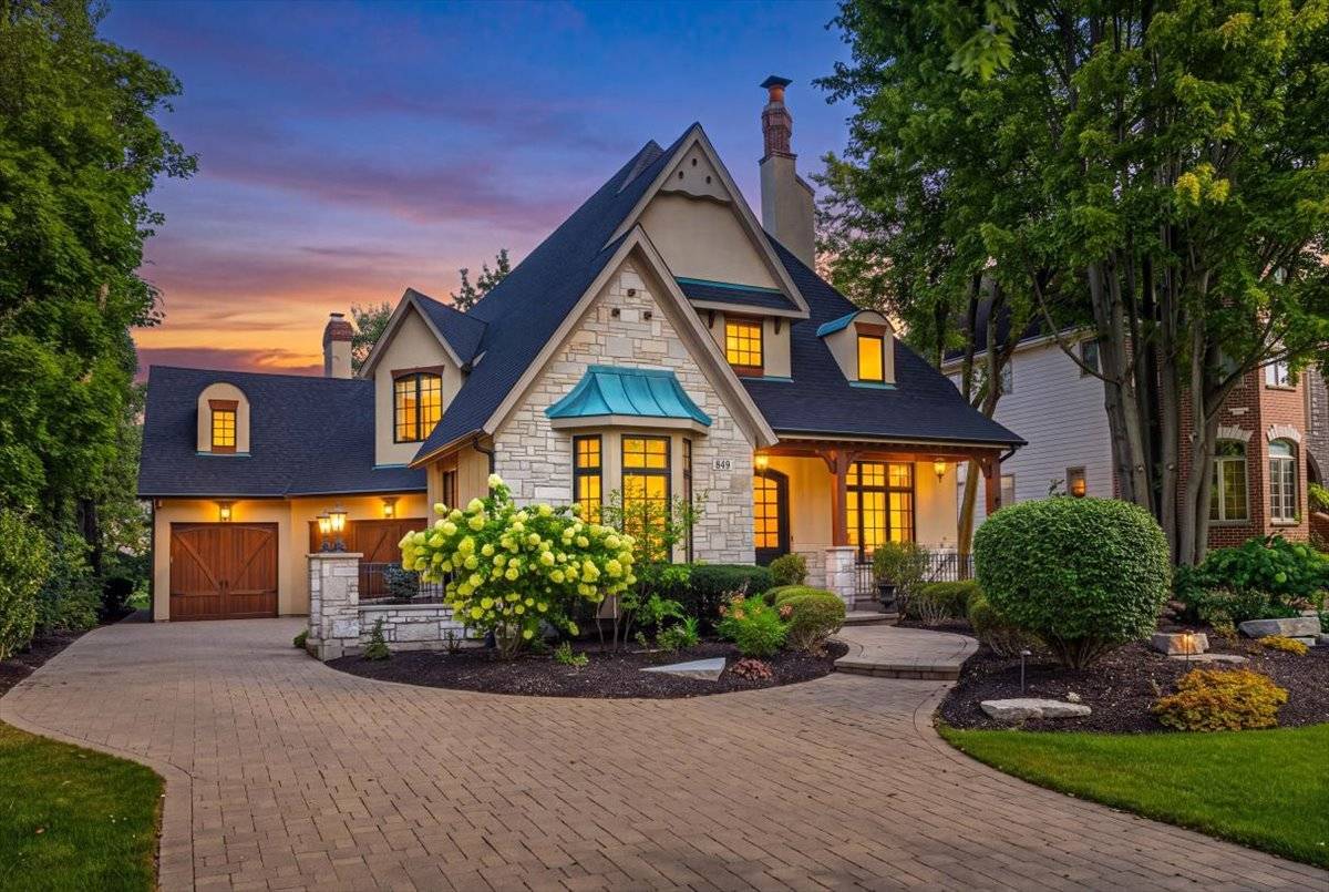 849 E Hillside RD, Naperville, IL 60540