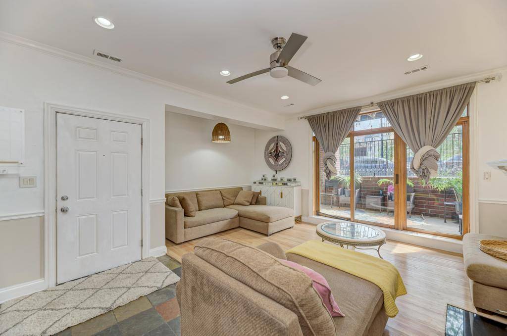 4222 S King DR #1S, Chicago, IL 60653