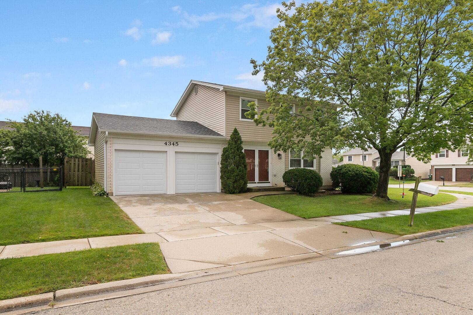 4345 Rock Cove DR, Hoffman Estates, IL 60192