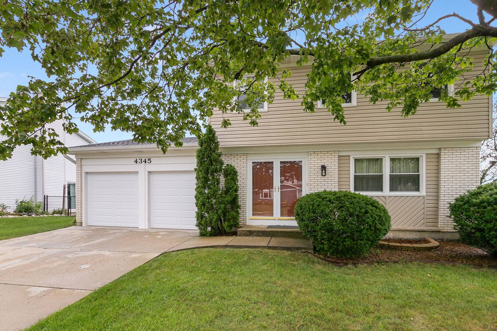 4345 Rock Cove DR, Hoffman Estates, IL 60192
