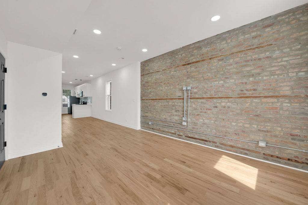 3816 S HONORE ST #2, Chicago, IL 60609