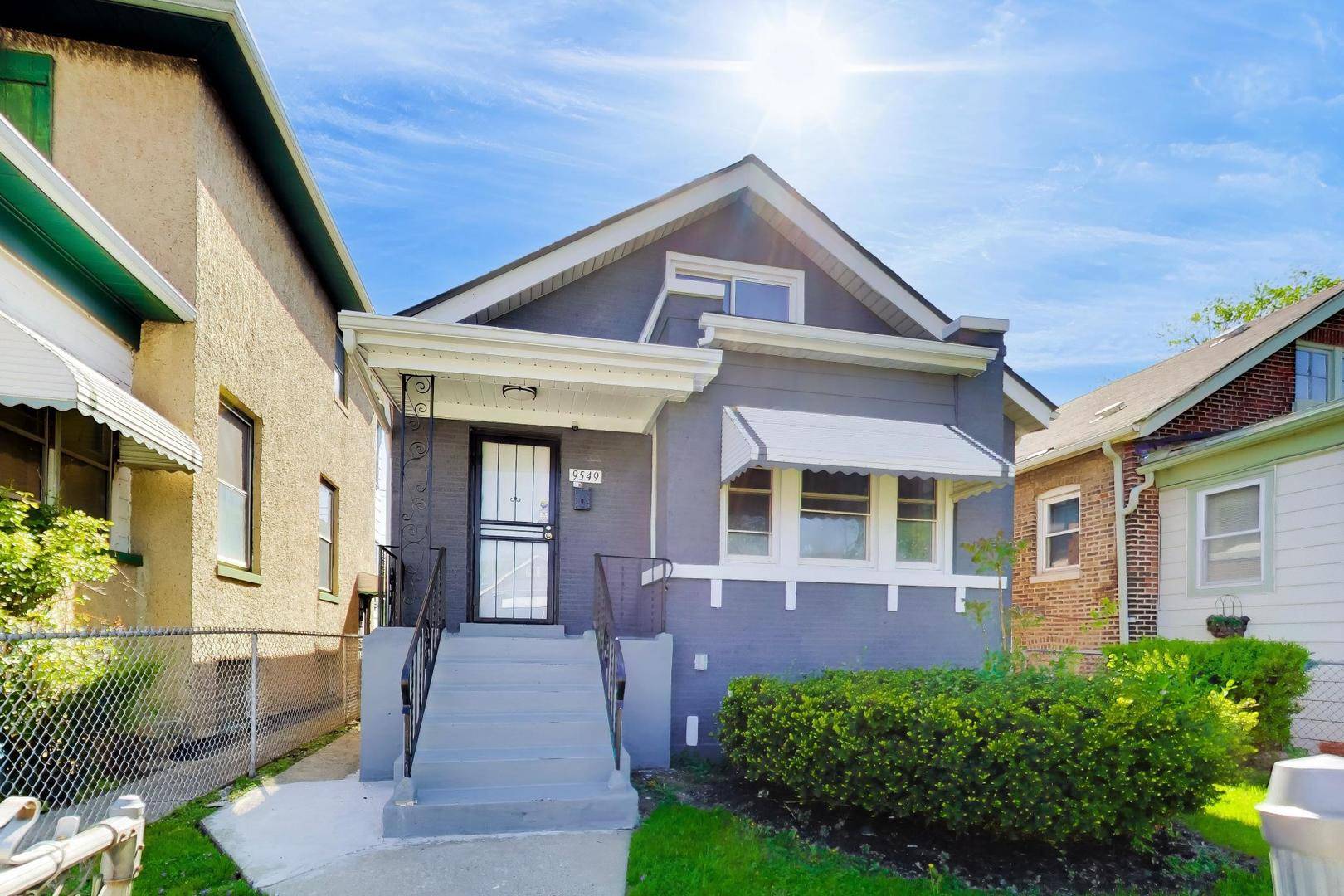 9549 S Calumet AVE, Chicago, IL 60628