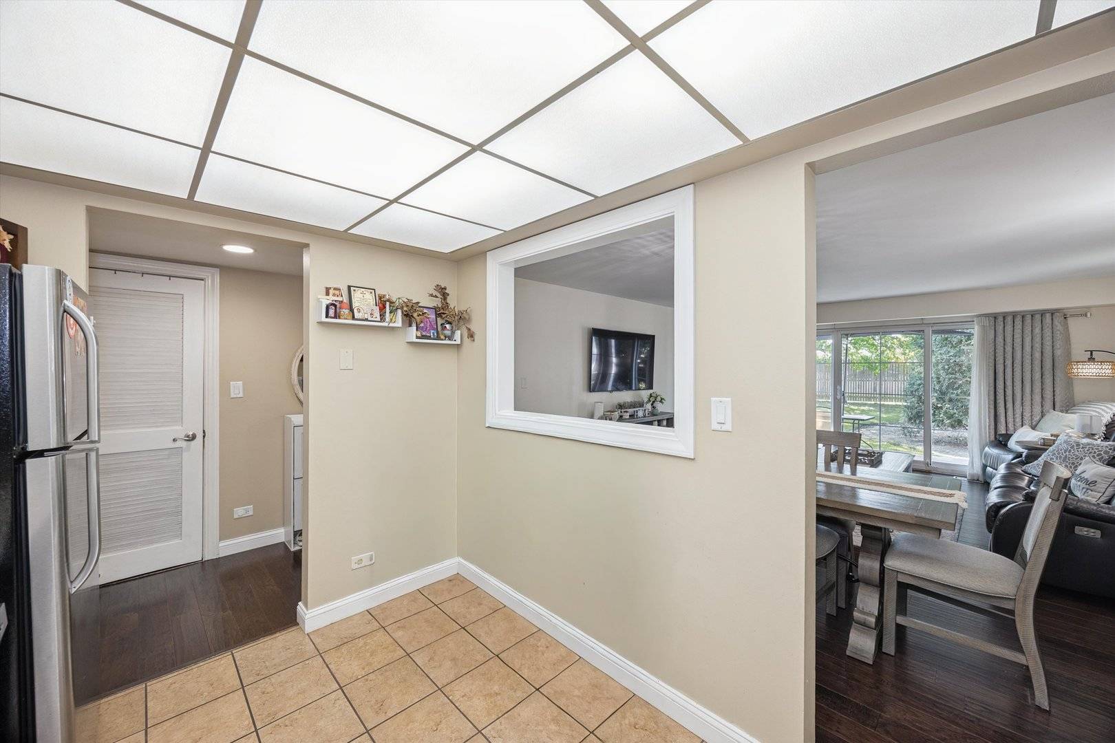 112 Carriage Way DR #110A, Burr Ridge, IL 60527