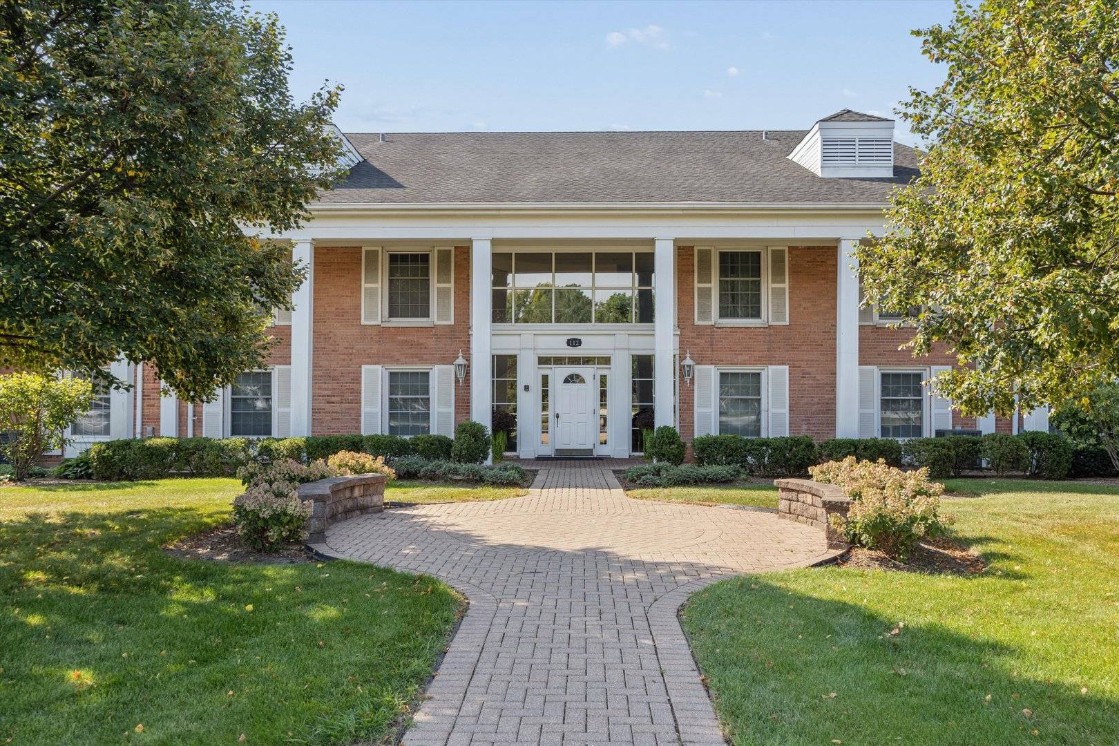 112 Carriage Way DR #110A, Burr Ridge, IL 60527