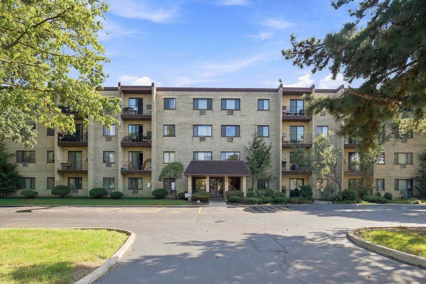 7231 Wolf RD #208, Indian Head Park, IL 60525
