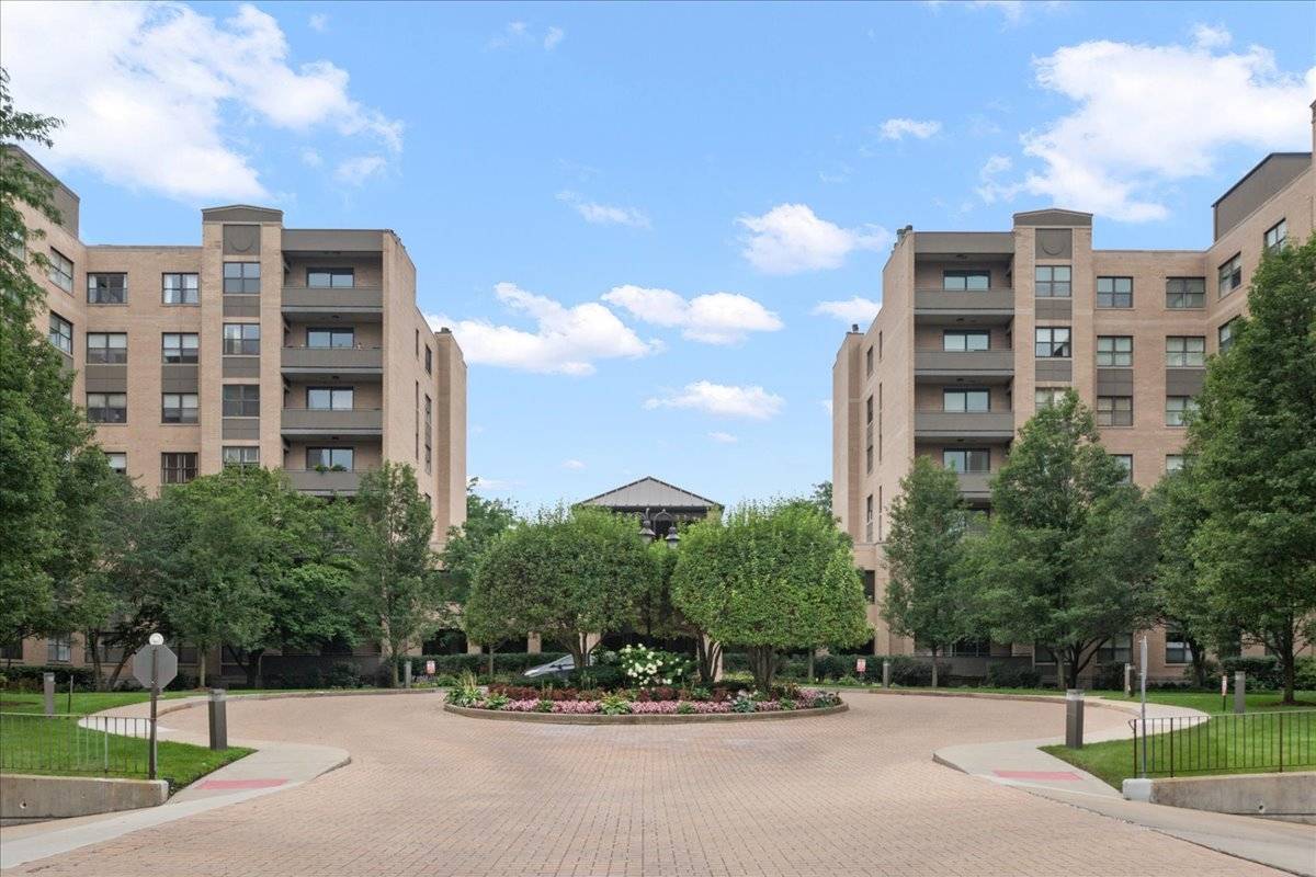 4545 W Touhy AVE W #217W, Lincolnwood, IL 60712