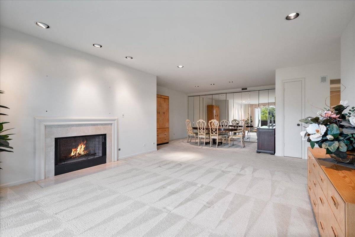 4545 W Touhy AVE W #217W, Lincolnwood, IL 60712