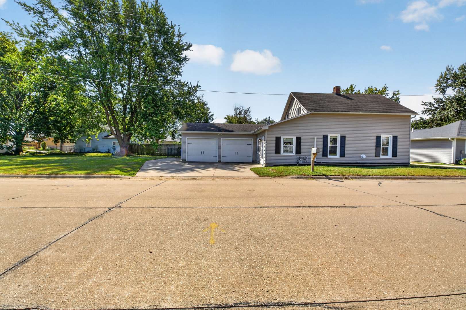 303 W Price ST, Eldridge, IA 52748