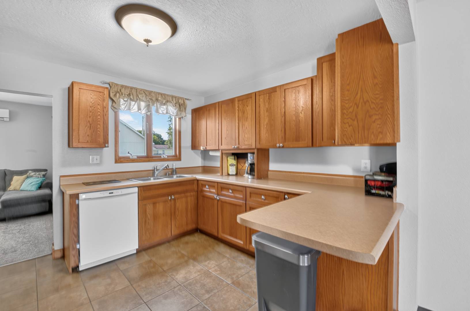 303 W Price ST, Eldridge, IA 52748