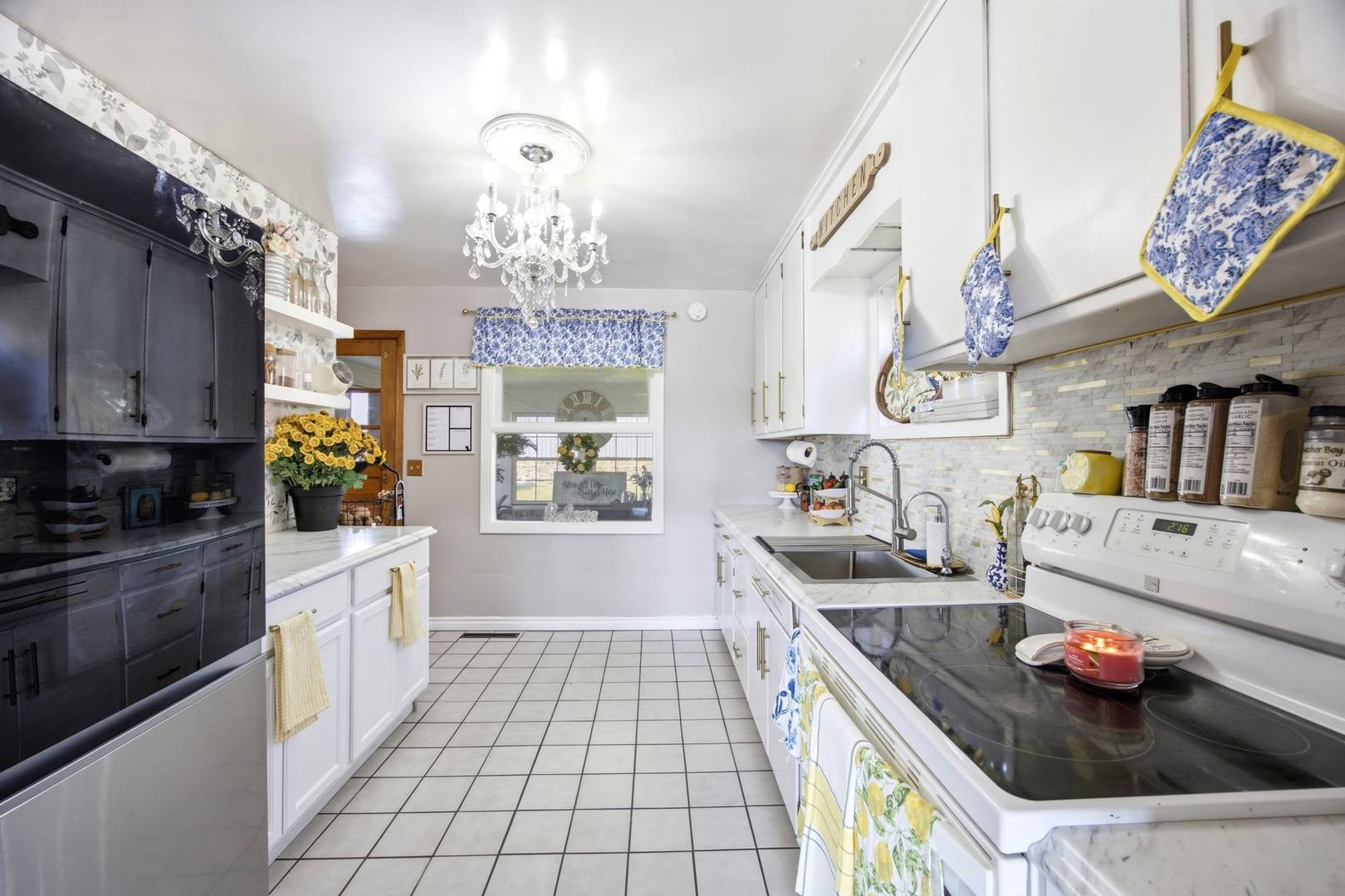 724 Hastings ST, Elgin, IL 60120
