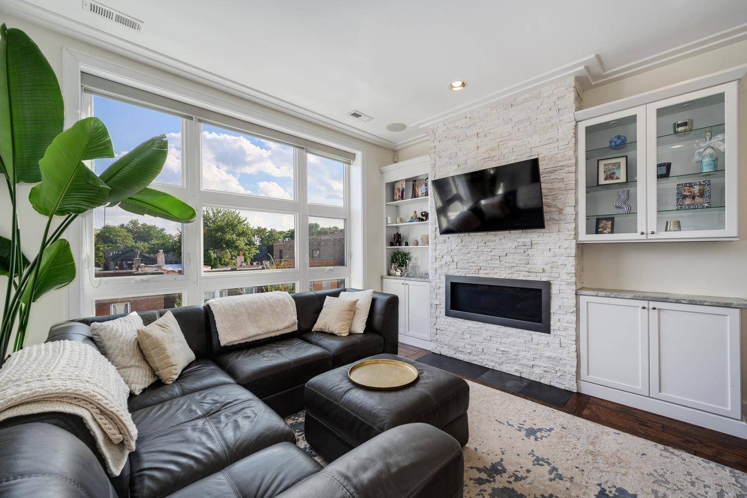 1908 W Belmont AVE #3, Chicago, IL 60657