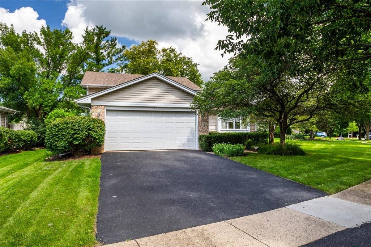 235 Indianwood LN, West Chicago, IL 60185
