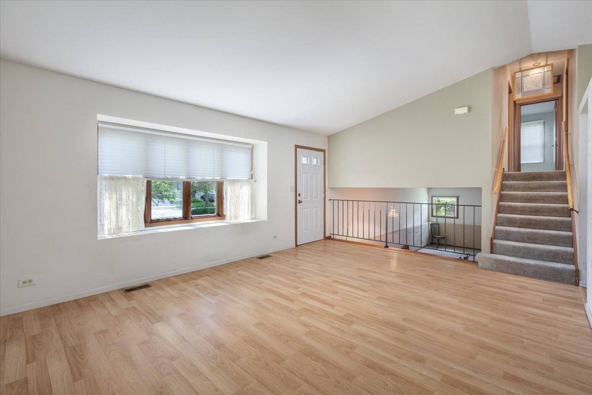 235 Indianwood LN, West Chicago, IL 60185