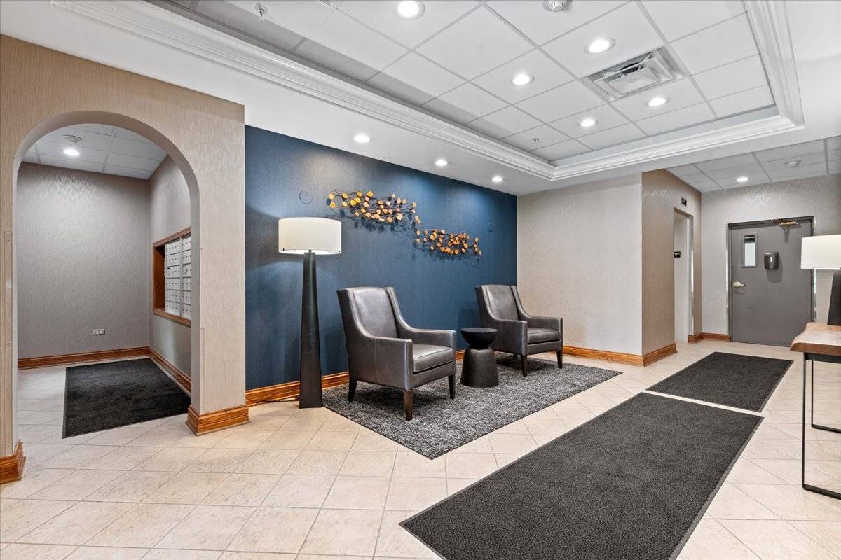 5155 MADISON ST #402, Skokie, IL 60077