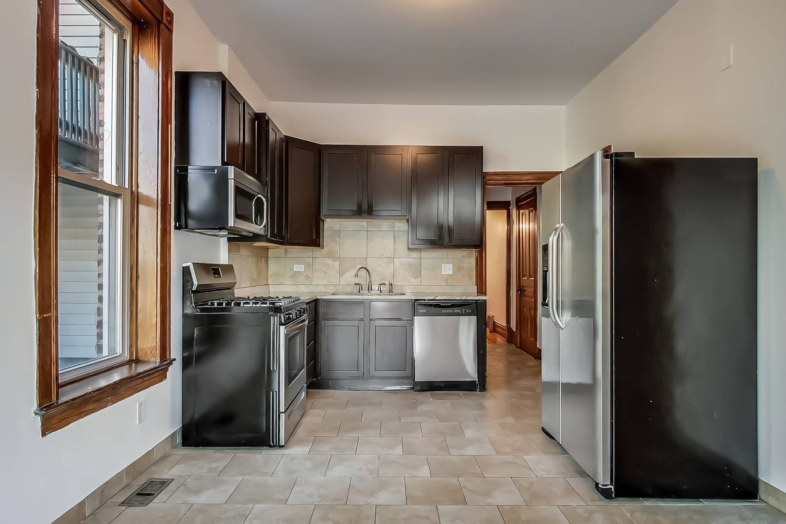 1138 W Addison ST #1, Chicago, IL 60613