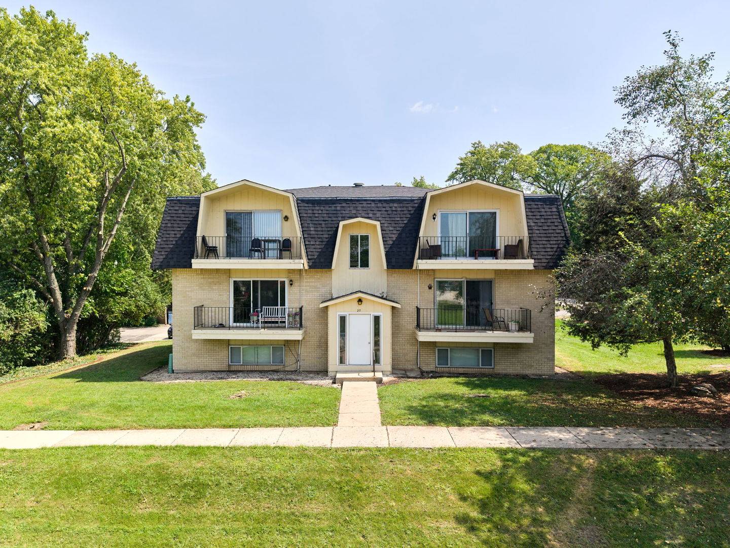 20 S 14th ST, St. Charles, IL 60174