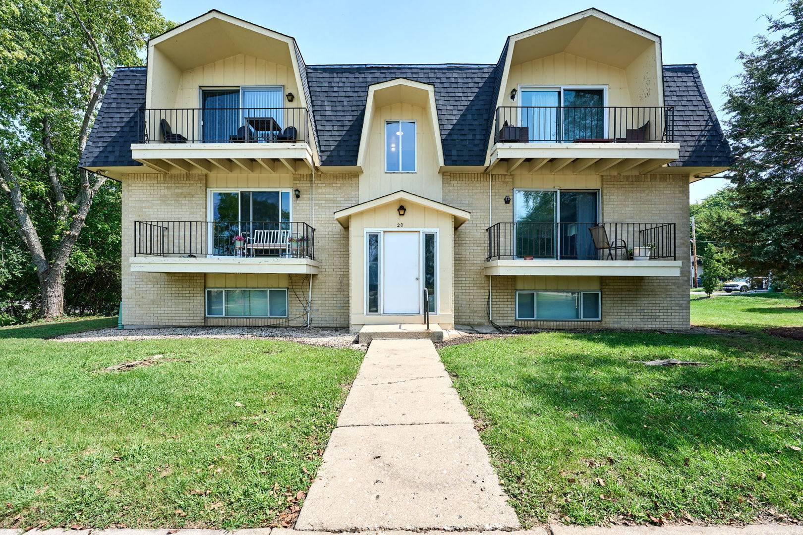 20 S 14th ST, St. Charles, IL 60174