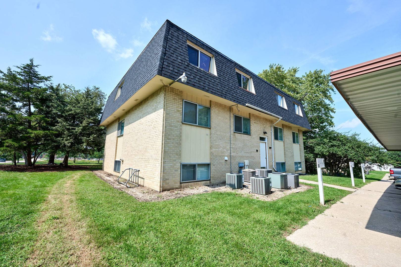 20 S 14th ST, St. Charles, IL 60174