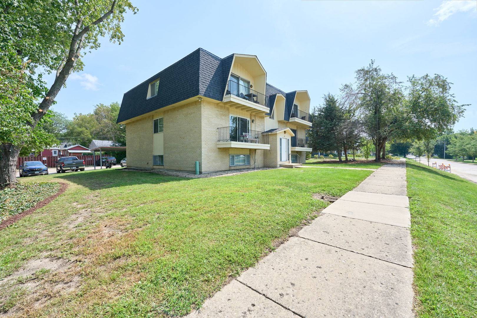 20 S 14th ST, St. Charles, IL 60174