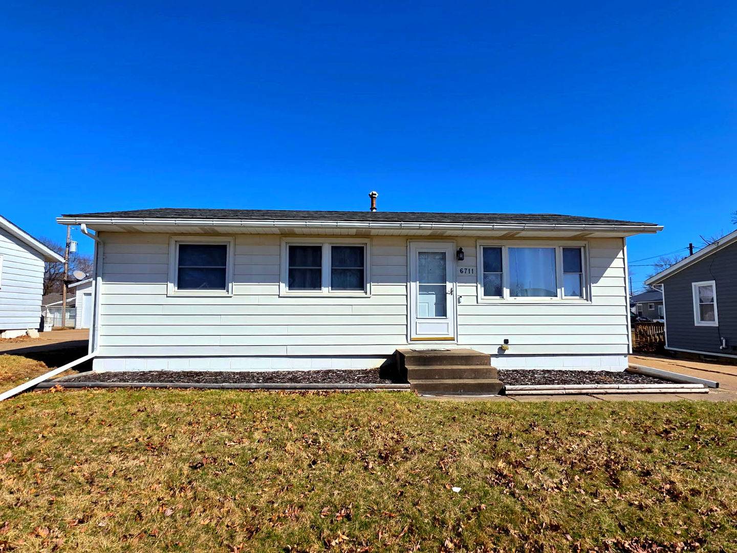 6711 Ridge DR, Davenport, IA 52806