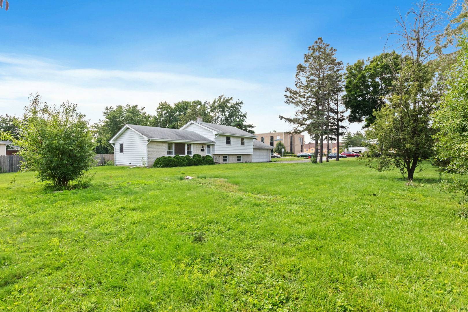 123 Ogden AVE, Clarendon Hills, IL 60514