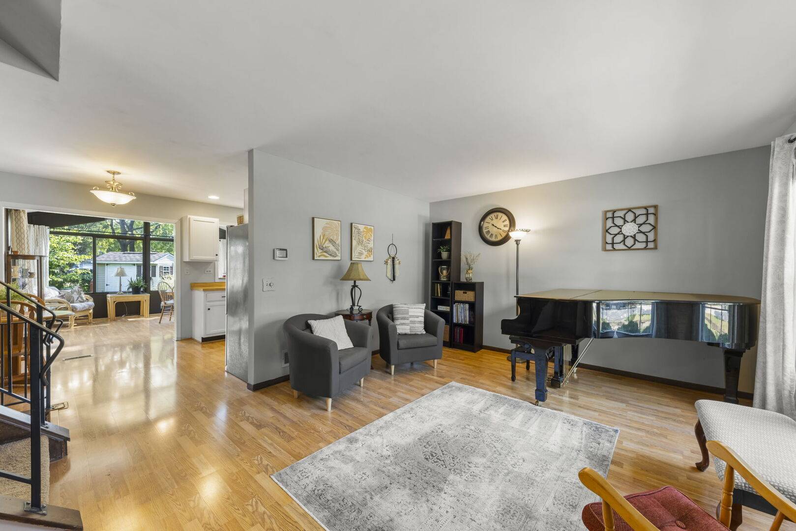 30W241 Bedford LN, Warrenville, IL 60555