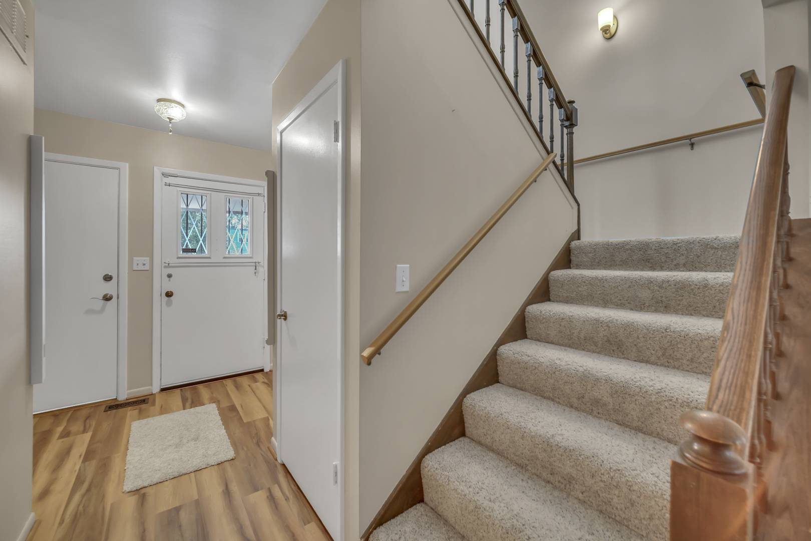 640 Burgundy CT #D, Elk Grove Village, IL 60007