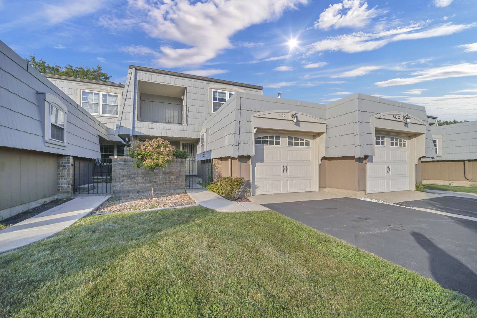 640 Burgundy CT #D, Elk Grove Village, IL 60007