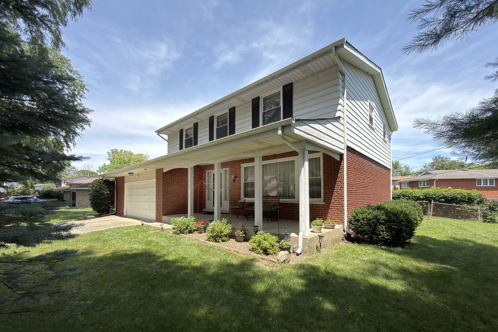 2022 E Woodview DR, Mount Prospect, IL 60056