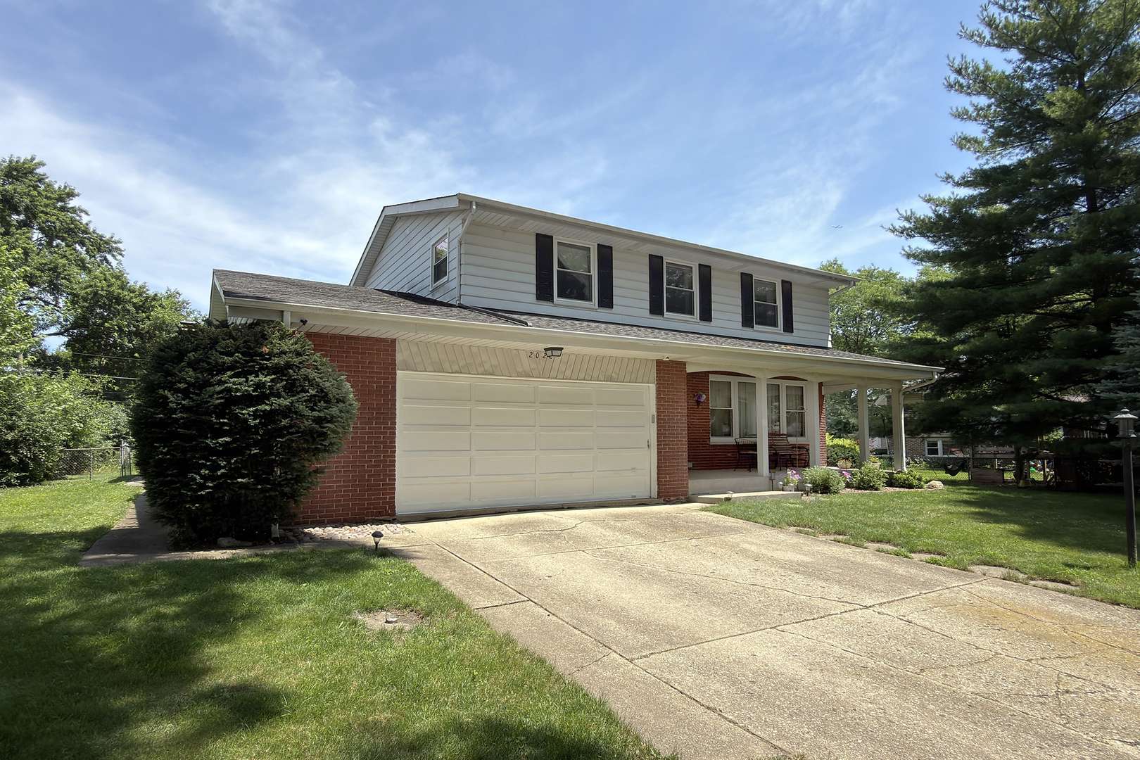 2022 E Woodview DR, Mount Prospect, IL 60056