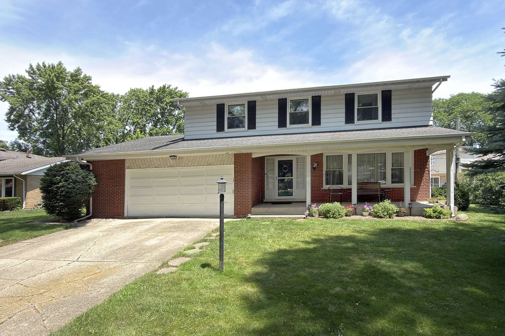 2022 E Woodview DR, Mount Prospect, IL 60056