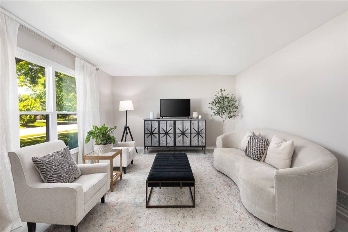 5 Redstart RD, Naperville, IL 60565