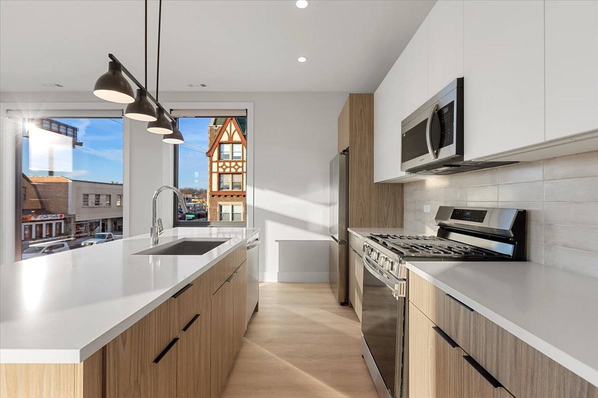 3953 W Dakin ST #201, Chicago, IL 60618